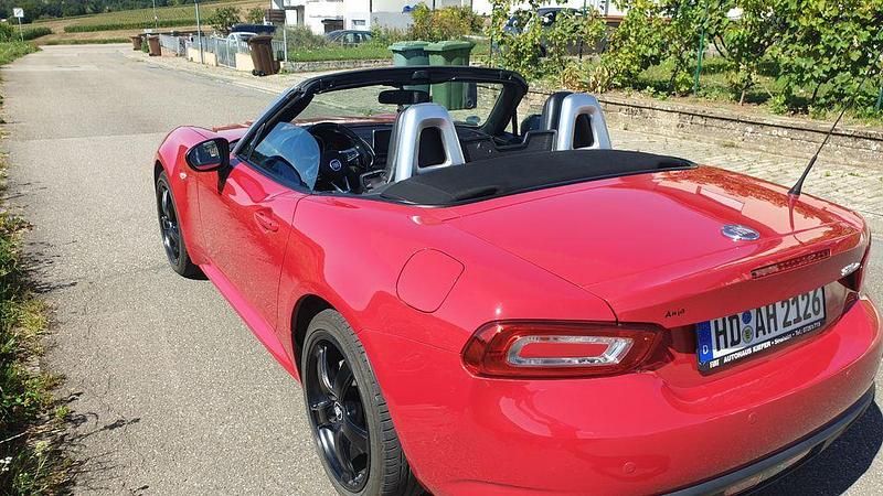 Gebraucht Fiat 124 Spider 140 PS (102 kW) 2019 Rot Cabrio