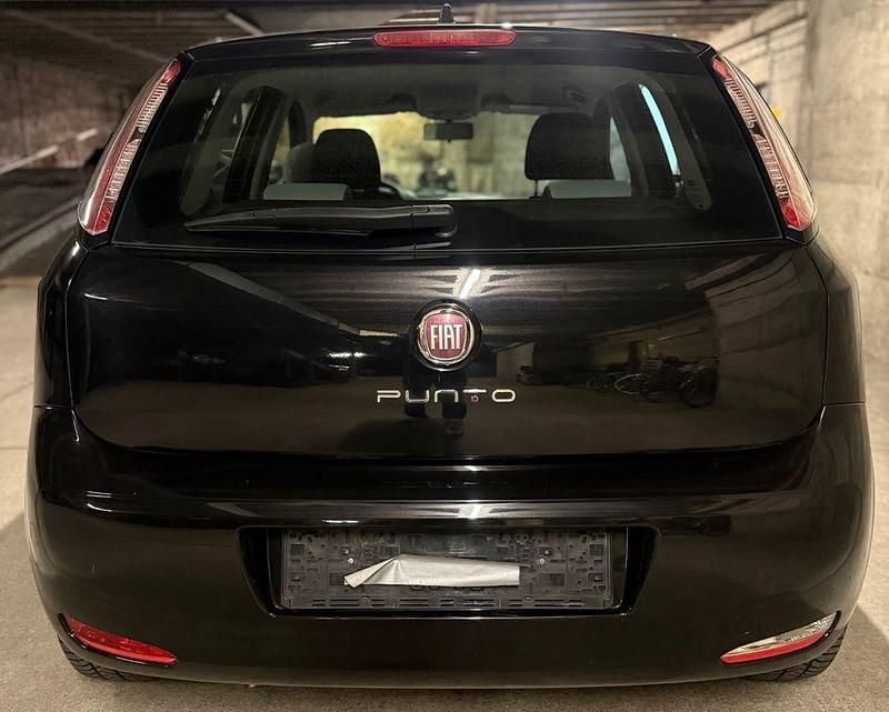 Gebraucht Fiat Punto Active 77 PS (56 kW) 2012 Schwarz Kleinwagen