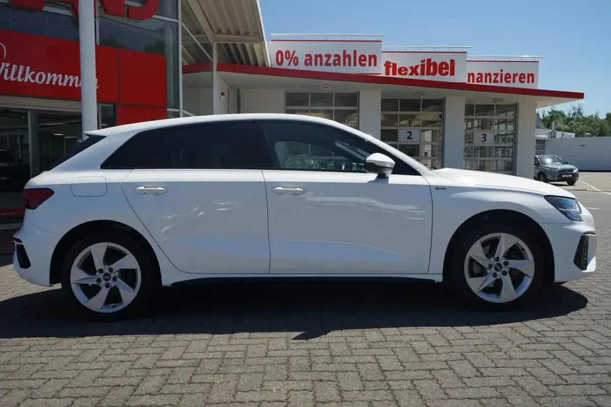 Gebraucht Audi A3 Sportback e-tron S-Line 204 PS (150 kW) 2022 Weiß Kleinwagen