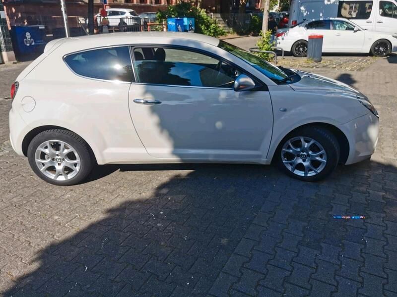 Weiß Gebraucht 2011 Alfa Romeo MiTo Super Kleinwagen | 5.750 € (Etwas zu teuer) - Bild 1/4