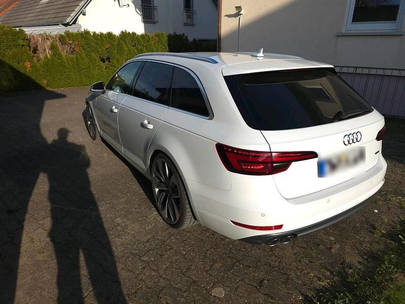 Gebraucht Audi A4 Sport 218 PS (160 kW) 2018 Weiß Kombi