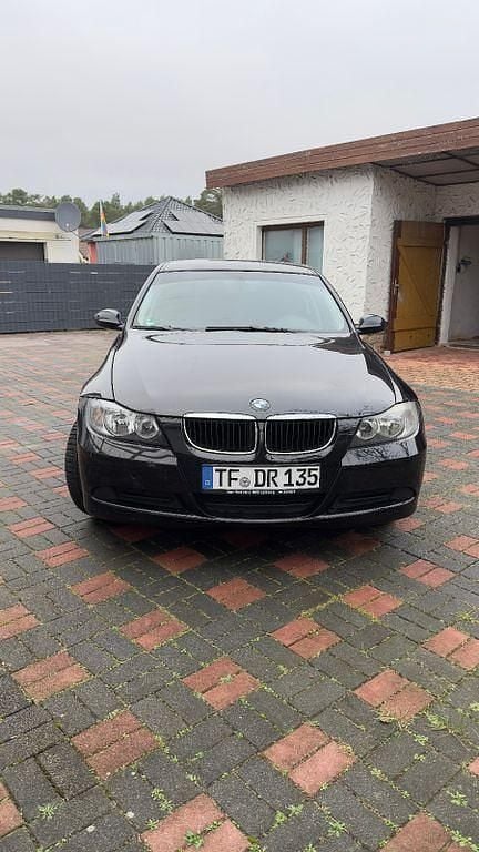 Schwarz Gebraucht 2006 BMW 318 Kombi | 2.999 € (Guter Preis) - Bild 1/4