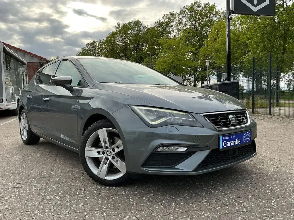 Używany Seat Leon FR 179 KM (131 kW) 2017 Szary Sedan/Limuzyna