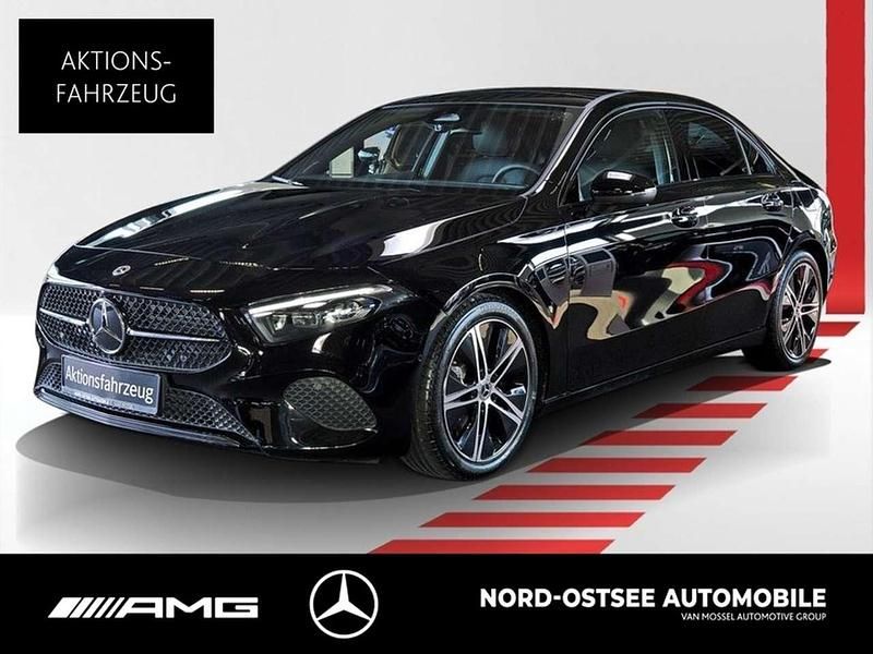 Unilack nachtschwarz Gebraucht 2025 Mercedes A180 Progressive Limousine | 42.498 € - Bild 1/4
