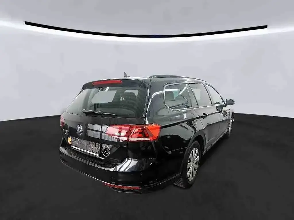 Gebraucht VW Passat Basis 122 PS (89 kW) 2021 Deep black Kombi