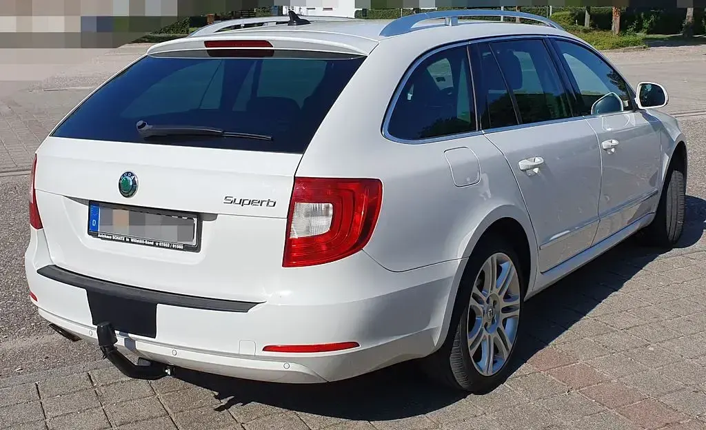 Gebraucht Skoda Superb Elegance 140 PS (102 kW) 2012 Weiß Kombi