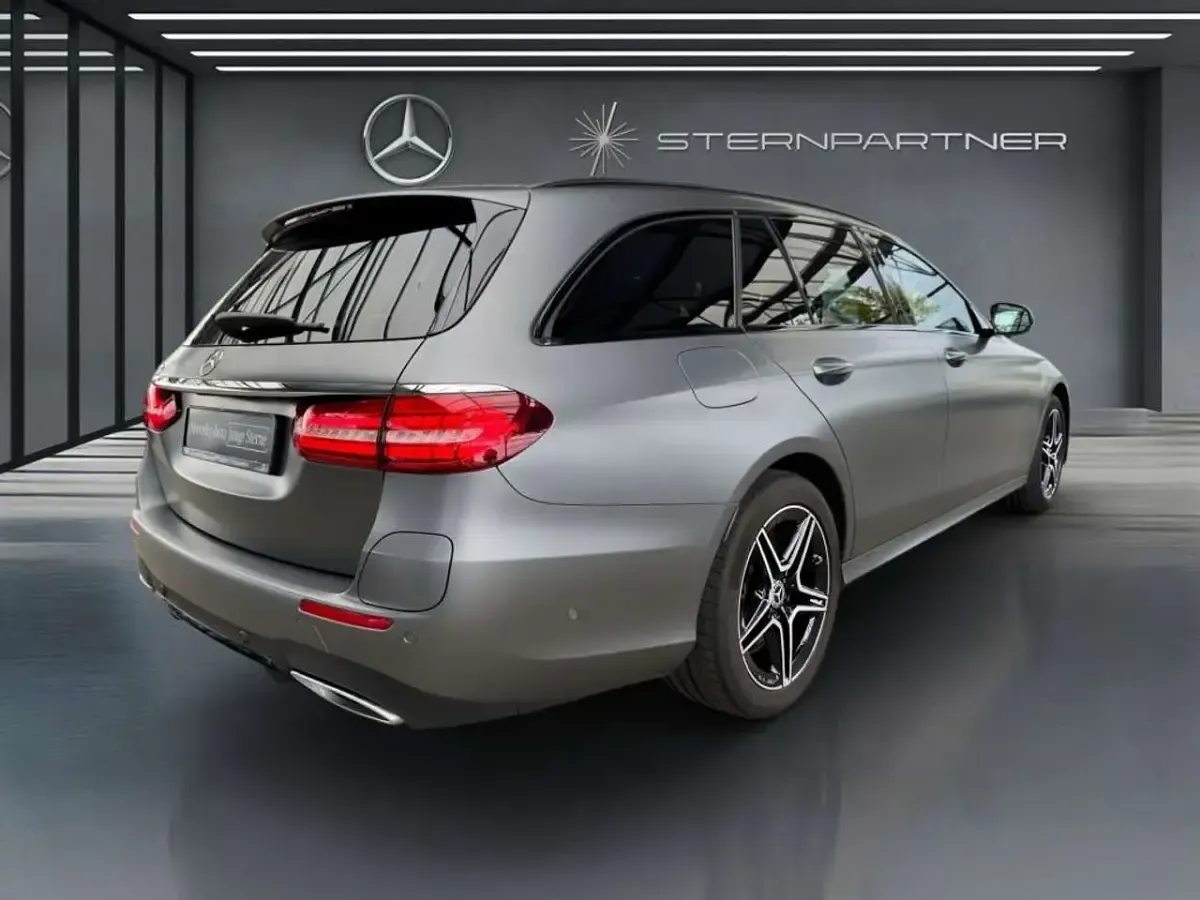 Gebraucht Mercedes E300 AMG 194 PS (142 kW) 2023 Grau Limousine