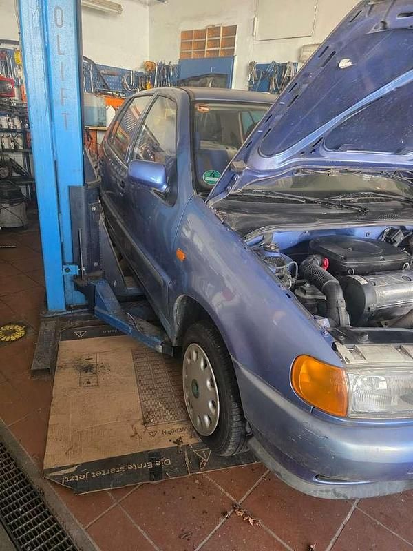 Gebraucht VW Polo 60 PS (44 kW) 1995 Blau Limousine
