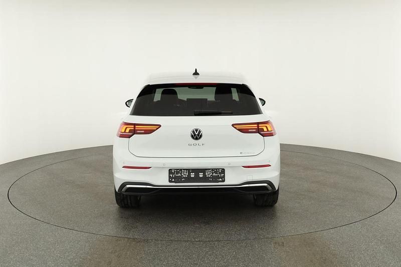 Pure white Neu 2025 VW Golf VIII Style | 38.280 € (Guter Preis) - Bild 1/4