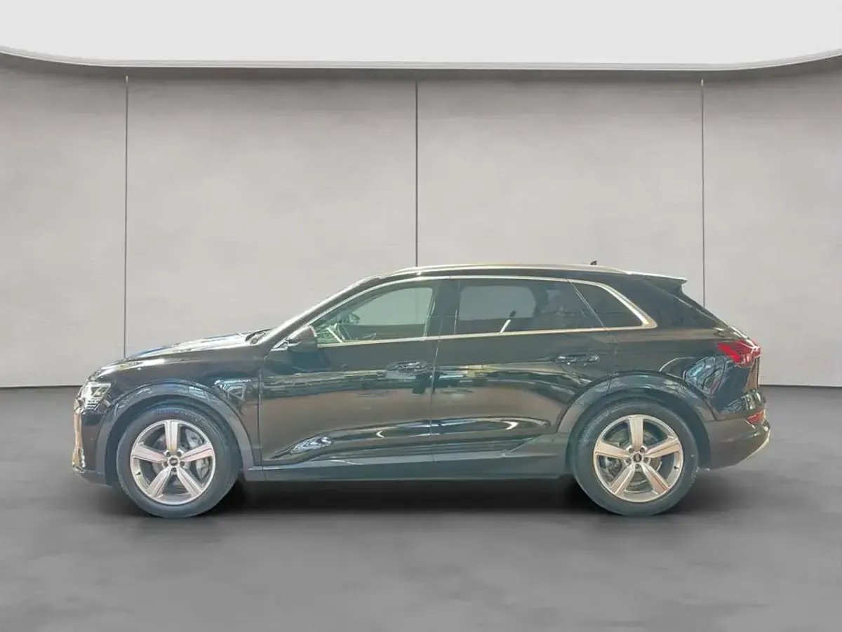 Gebraucht Audi e-tron Advanced 230 kW (313 PS) 2022 Brillantschwarz SUV