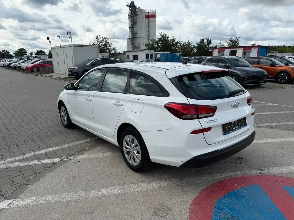 Gebraucht Hyundai i30 Select 99 PS (72 kW) 2019 Weiß Kombi