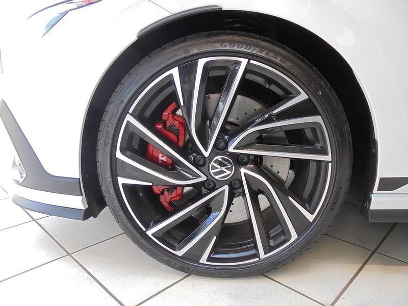 Gebraucht VW Golf VIII CLUB 300 PS (220 kW) 2021 Weiß Limousine