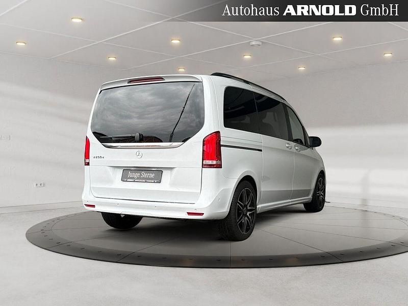 Gebraucht Mercedes V250 AMG line 190 PS (139 kW) 2024 Weiß (bergkristallweiß) Van / Kleinbus