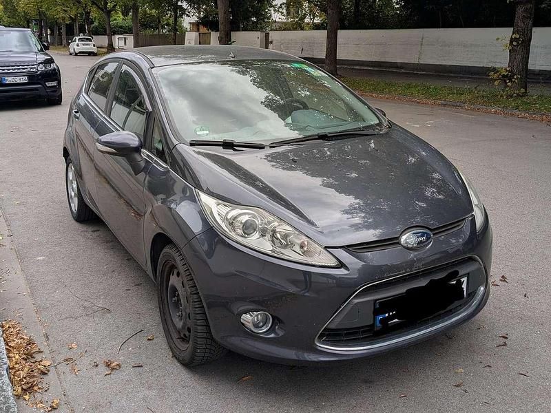 Grau Gebraucht 2010 Ford Fiesta Trend Kleinwagen | 3.800 € (Fairer Preis) - Bild 1/4