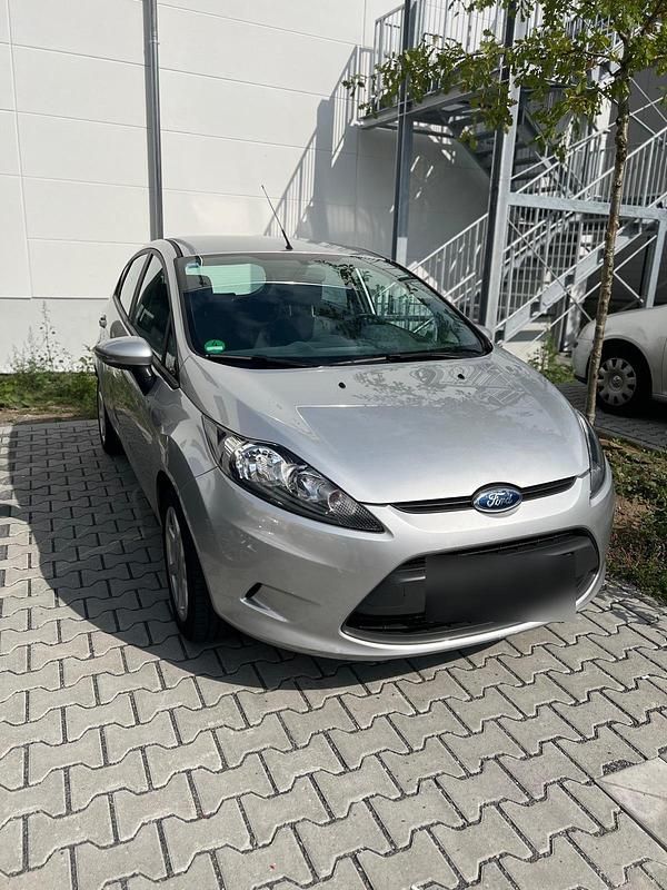 Gebraucht Ford Fiesta Trend 82 PS (60 kW) 2009 Silber Kleinwagen
