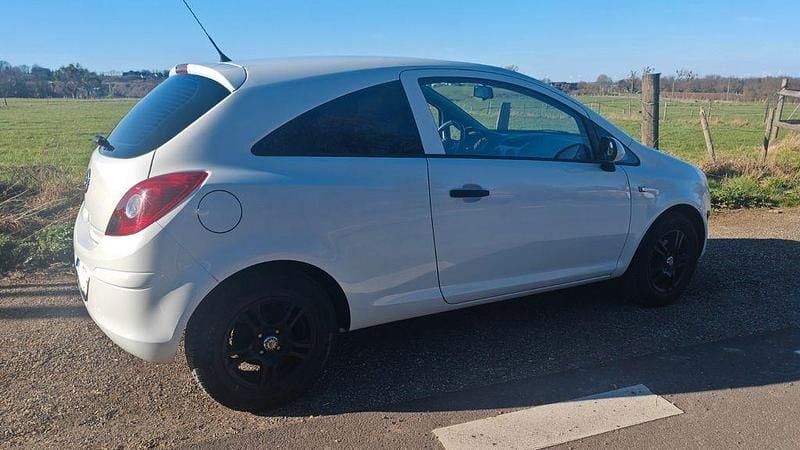 Gebraucht Opel Corsa Selection 69 PS (50 kW) 2014 Weiß Kleinwagen