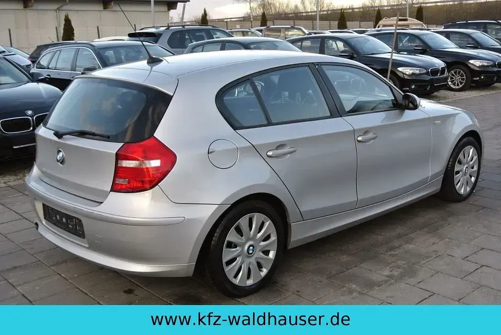 Usata BMW 116 122 CV (89 kW) 2009 Argento Utilitaria
