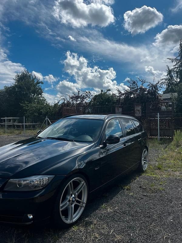 Gebraucht BMW 320 240 PS (176 kW) 2011 Schwarz Kombi
