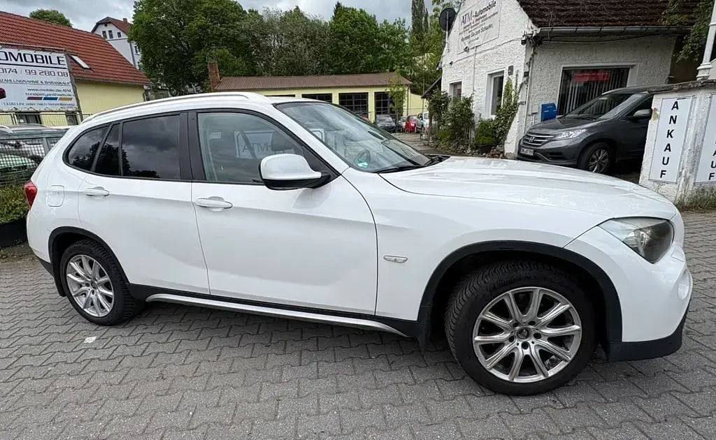 Second-hand BMW X1 xLine 177 CP (130 kW) 2011 Alb SUV
