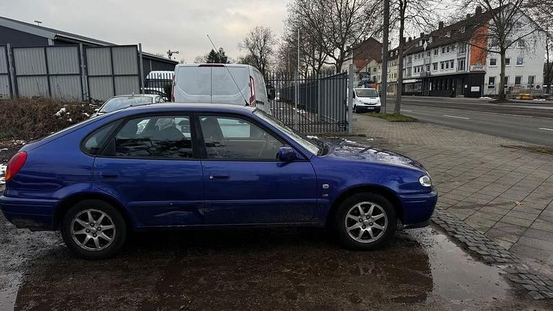 Gebraucht Toyota Corolla 110 PS (80 kW) 2001 Blau Limousine
