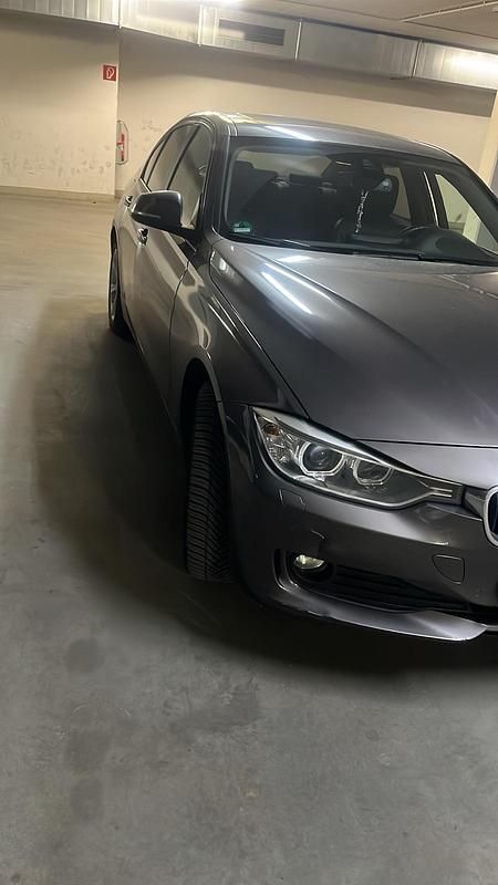Gebraucht BMW 320 184 PS (135 kW) 2013 Grau Limousine