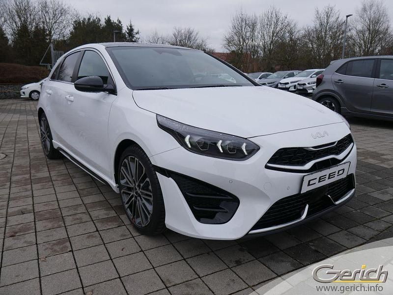 Neu Kia Ceed GT GT-Line 140 PS (102 kW) 2025 Deluxeweiss metallic Limousine