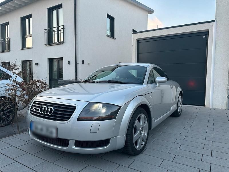 Second-hand Audi TT Design 224 CP (164 kW) 2000 Argintiu Coupe