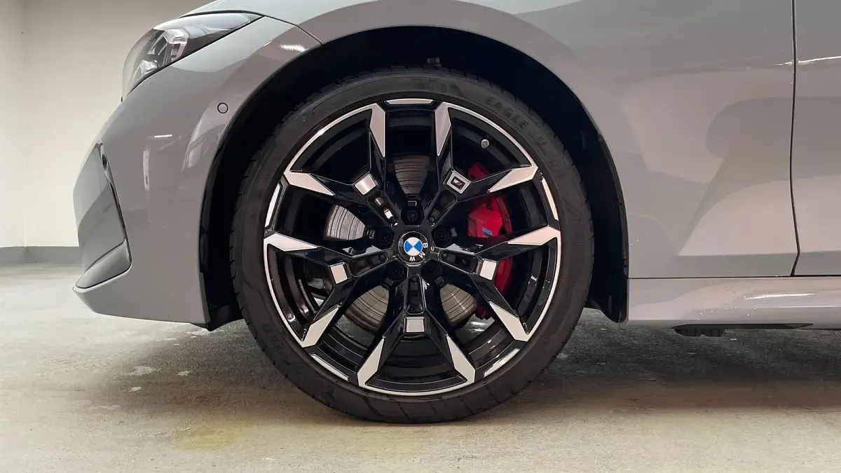Gebraucht BMW 330 Comfort Edition 245 PS (180 kW) 2025 M brooklyn grau metallic Kombi