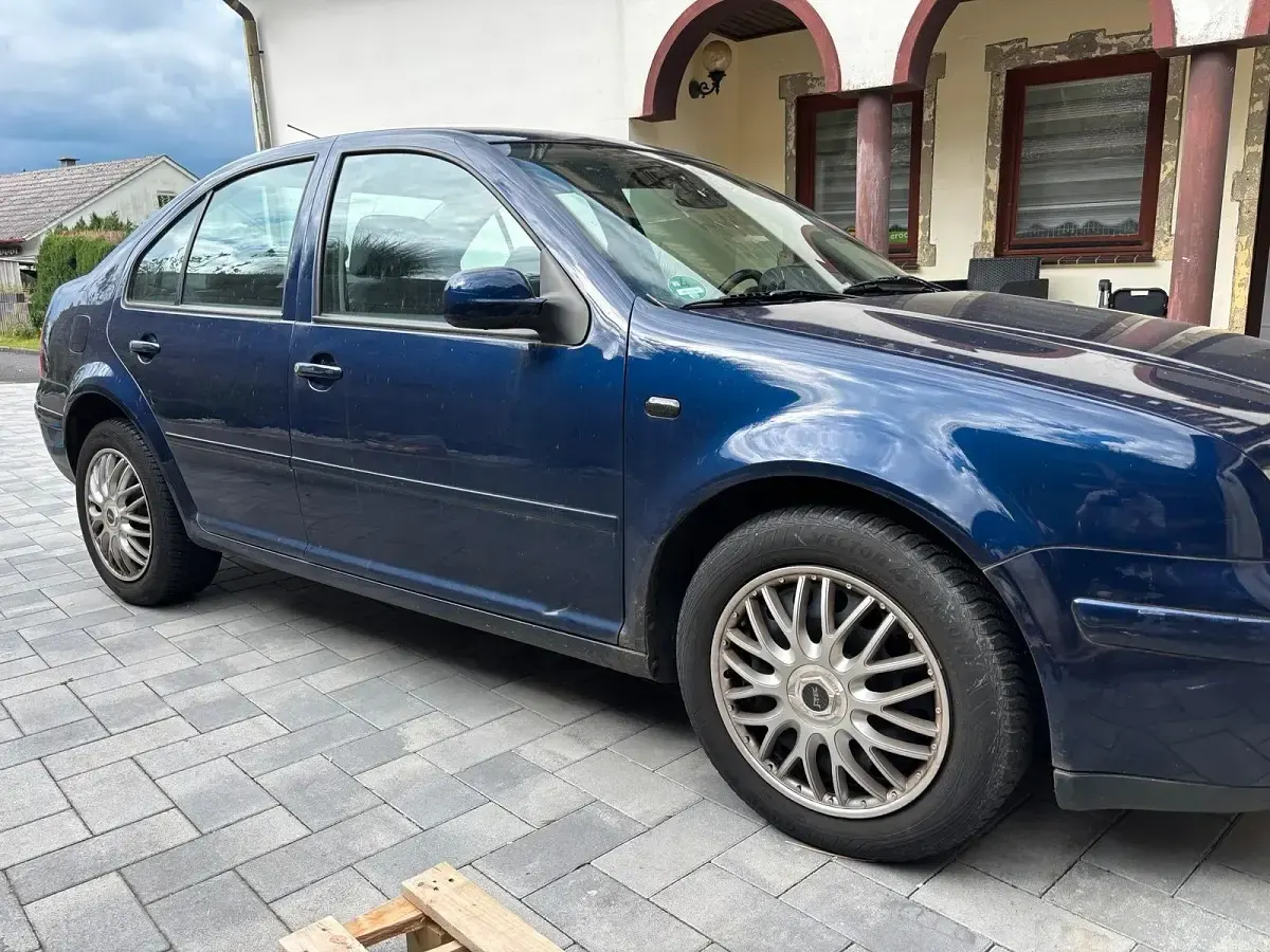 Gebraucht VW Bora 102 PS (75 kW) 1999 Blau Limousine