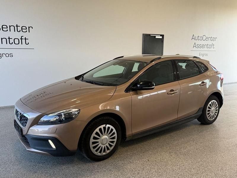 Gebraucht Volvo V40 CC 114 PS (83 kW) 2015 Braun Kombi