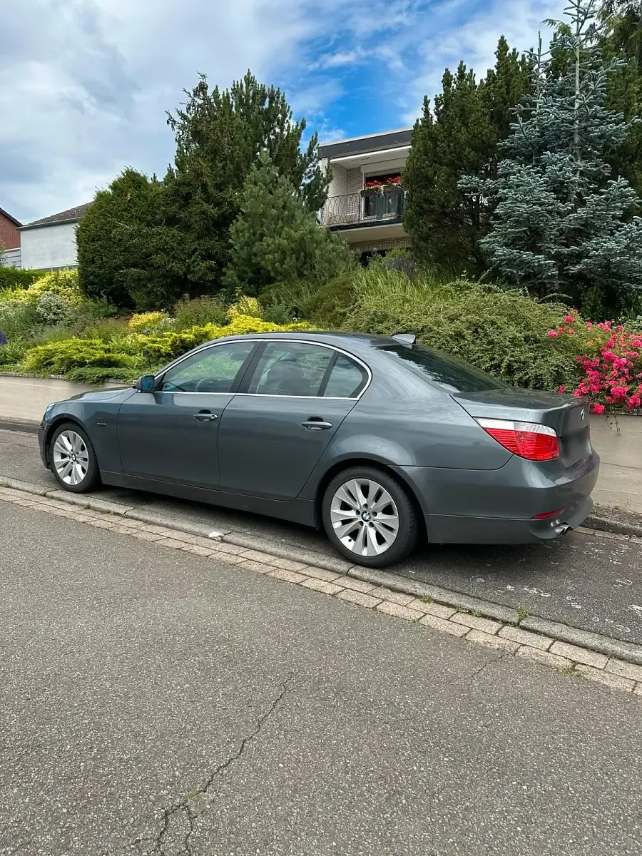 Gebraucht BMW 530 231 PS (169 kW) 2006 Grau Limousine