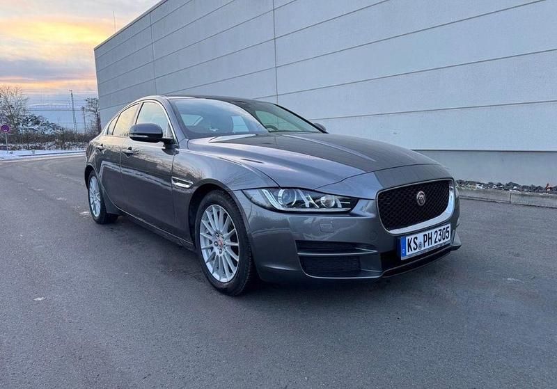 Gebraucht Jaguar XE Prestige 163 PS (119 kW) 2015 Grau Limousine