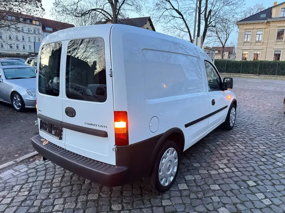 Occasion Opel Combo 75 ch (55 kW) 2011 Blanc Monospace