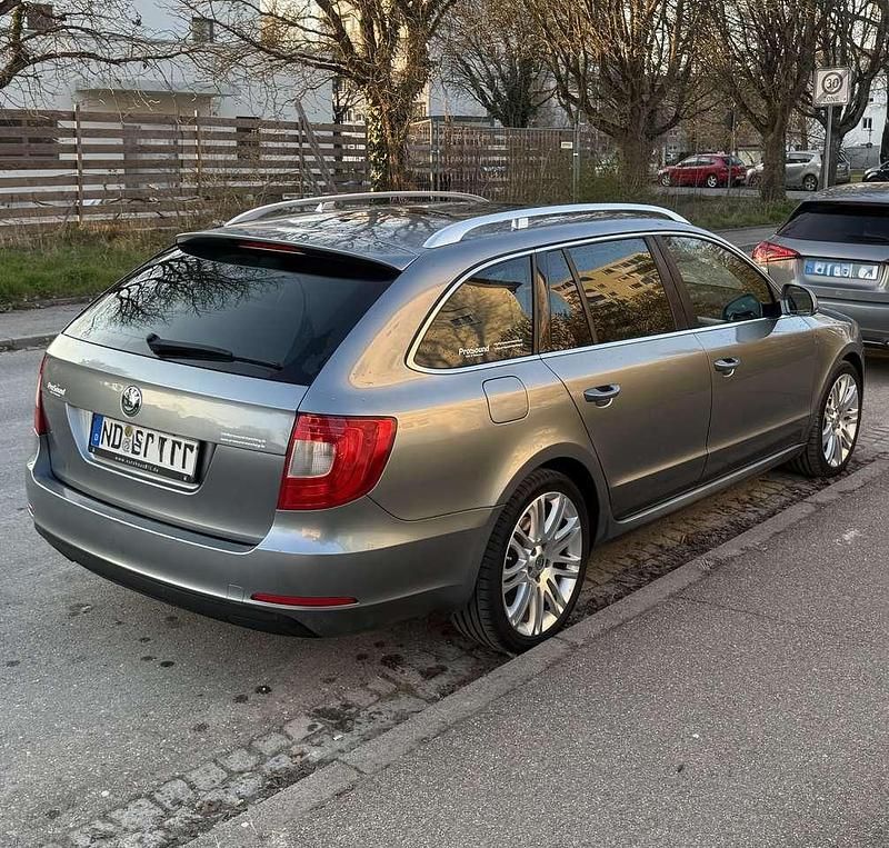 Gebraucht Skoda Superb Ambition 170 PS (125 kW) 2012 Kombi