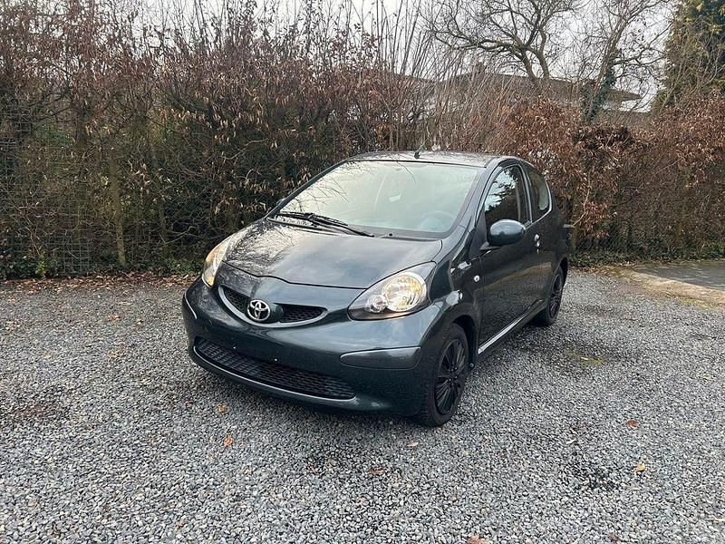 Gebraucht Toyota Aygo 68 PS (50 kW) 2006 Grau Kleinwagen