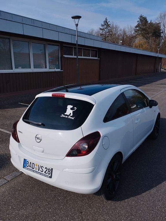 Gebraucht Opel Corsa Edition 87 PS (63 kW) 2012 Weiß Kleinwagen