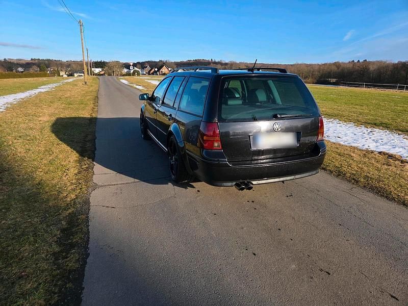 Second-hand VW Bora 204 CP (150 kW) 2003 Negru Break