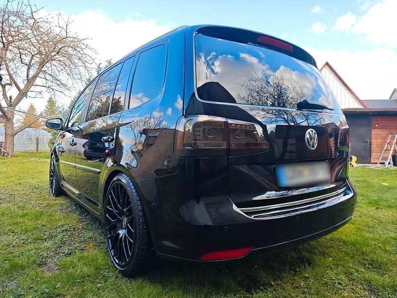 Gebraucht VW Touran Highline 140 PS (102 kW) 2011 Schwarz Van / Kleinbus