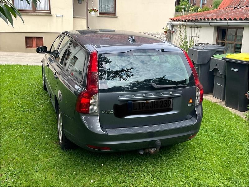 Grau Gebraucht 2008 Volvo V50 Kombi | 950 € (Superpreis) - Bild 1/4