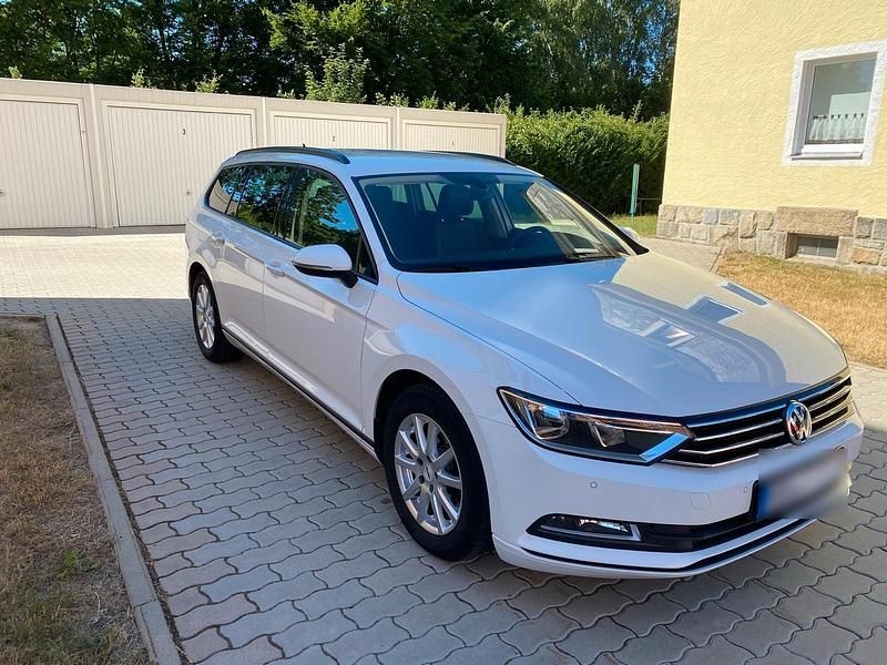 Gebraucht VW Passat Trendline 120 PS (88 kW) 2015 Weiß Kombi