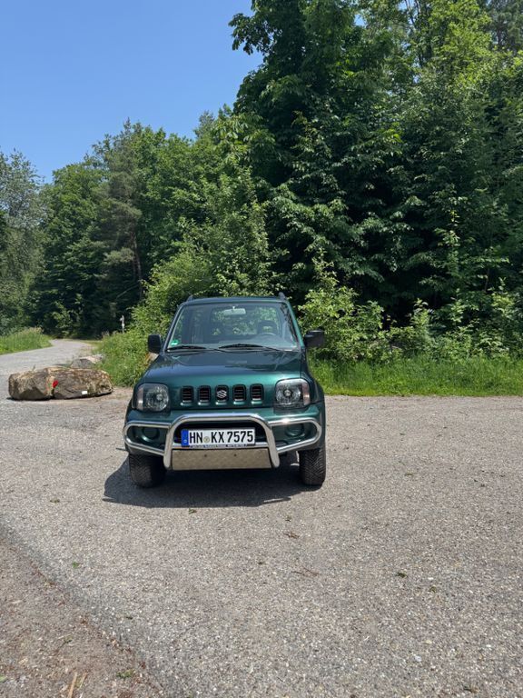 Grün Gebraucht 2004 Suzuki Jimny Club SUV | 7.590 € (Fairer Preis) - Bild 1/4