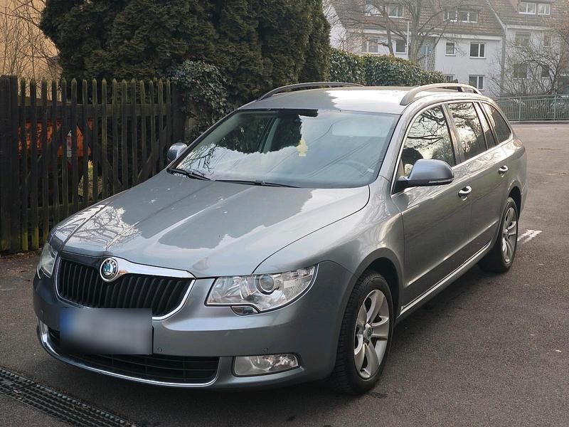 Gebraucht Skoda Superb 140 PS (102 kW) 2012 Grau Kombi