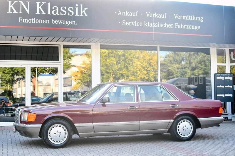 Rot Gebraucht 1987 Mercedes 260 Limousine | 18.999 € - Bild 1/4