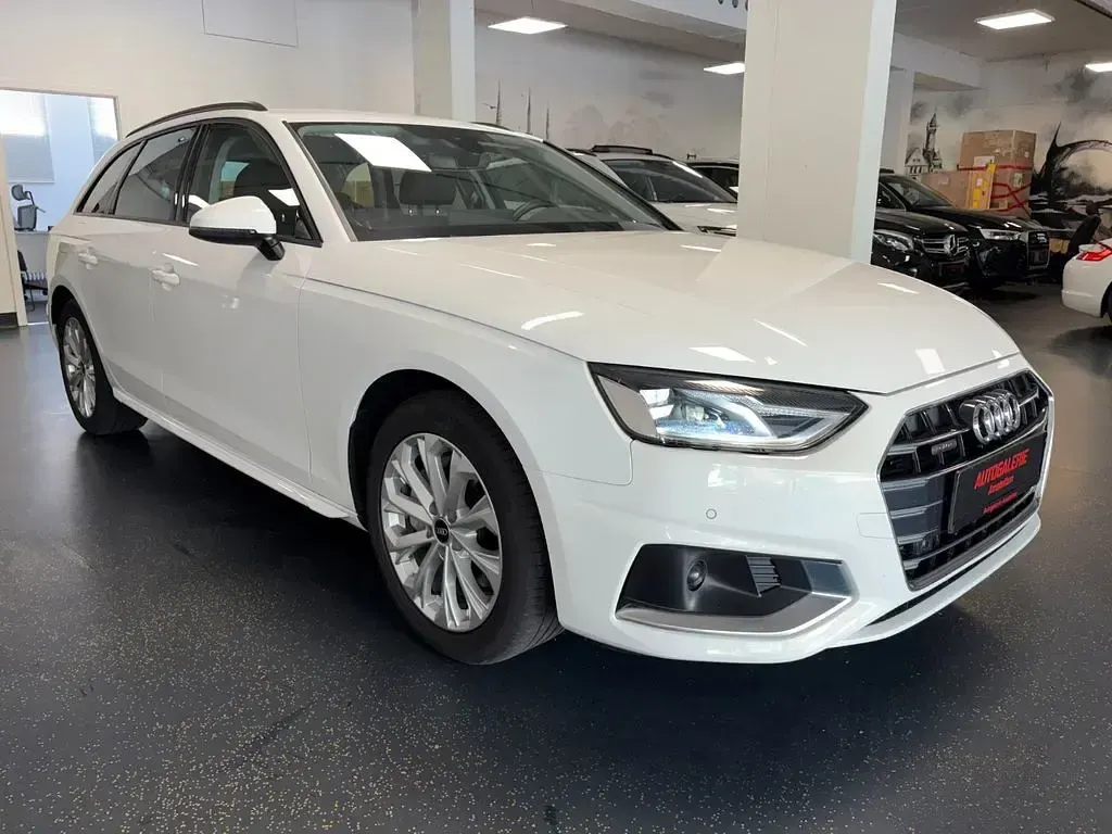 Gebraucht Audi A4 Sport 204 PS (150 kW) 2023 Weiß Limousine