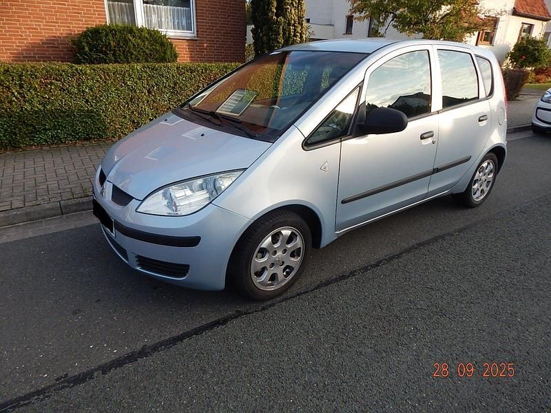 Blau Gebraucht 2004 Mitsubishi Colt Kleinwagen | 1.350 € (Fairer Preis) - Bild 1/4