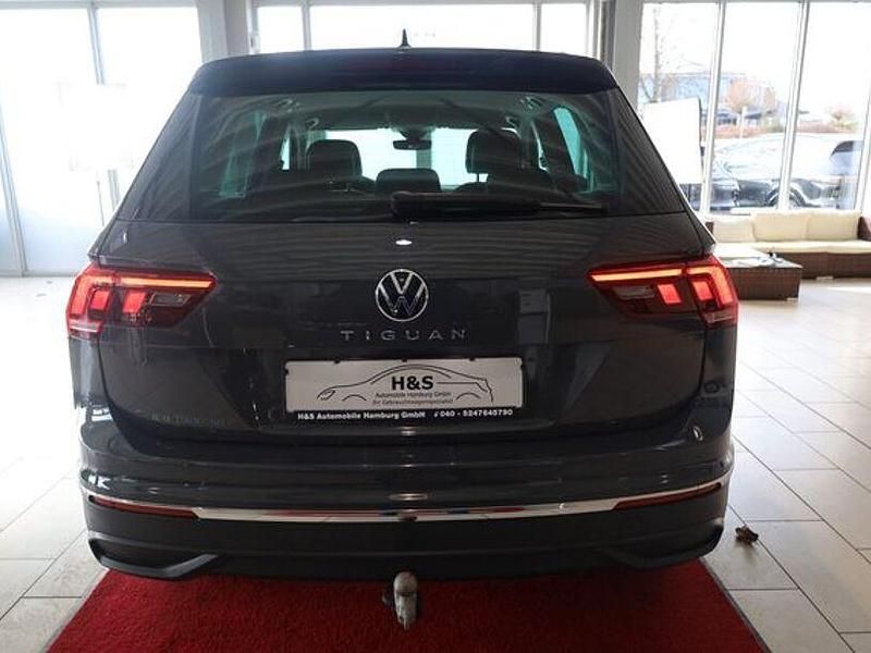 Gebraucht VW Tiguan Life 186 PS (136 kW) 2022 Grau SUV