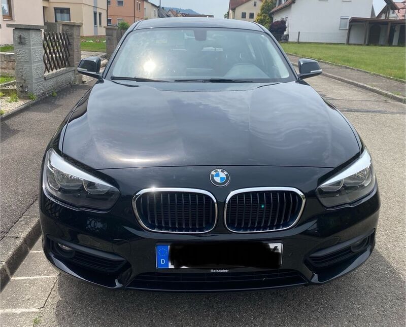 Schwarz Gebraucht 2017 BMW 118 Kleinwagen | 10.900 € (Fairer Preis) - Bild 1/4