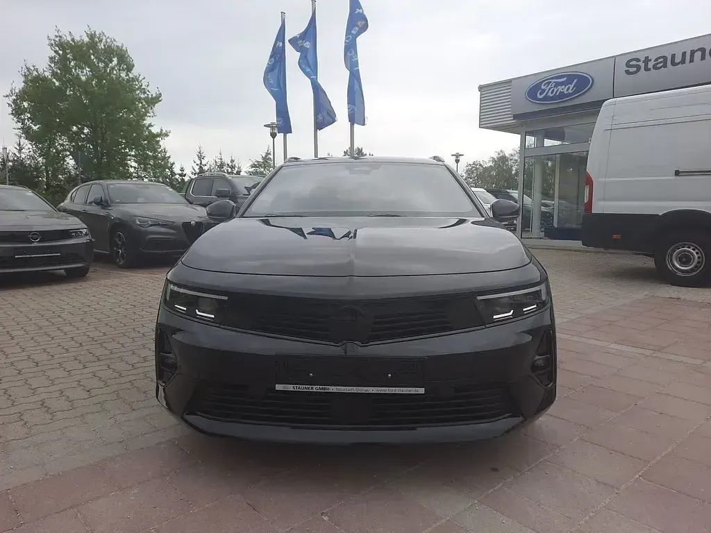 Gebraucht Opel Astra 131 PS (96 kW) 2024 Schwarz Kleinwagen