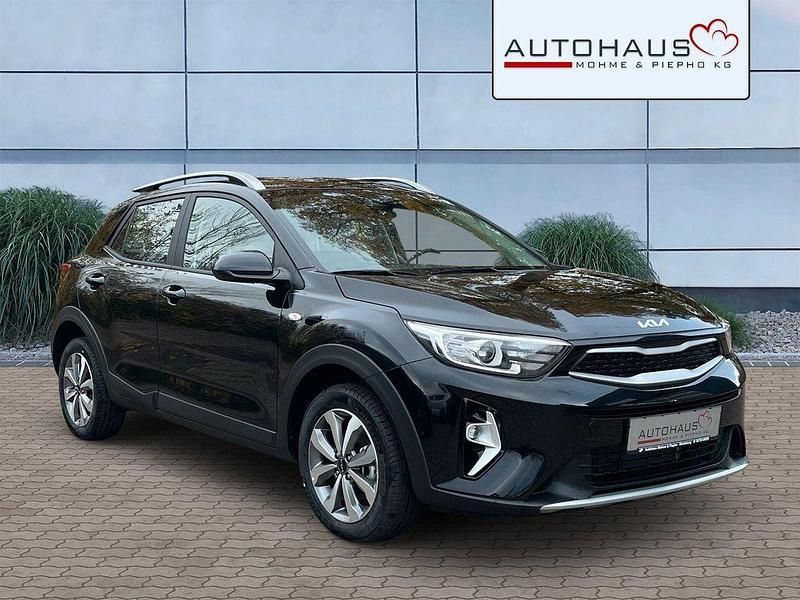 Neu Kia Stonic Vision 84 PS (61 kW) 2025 Schwarz SUV