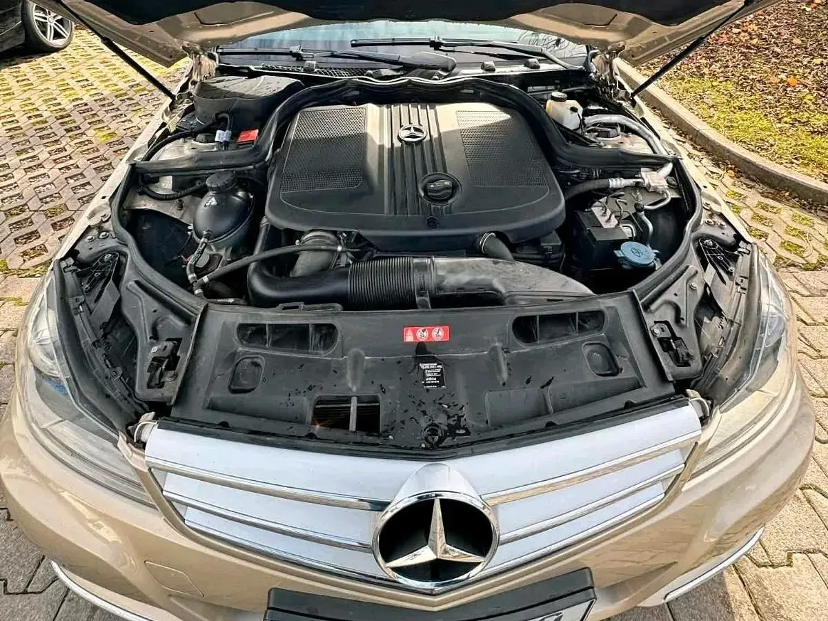 Gebraucht Mercedes C220 170 PS (125 kW) 2011 Gelb Limousine